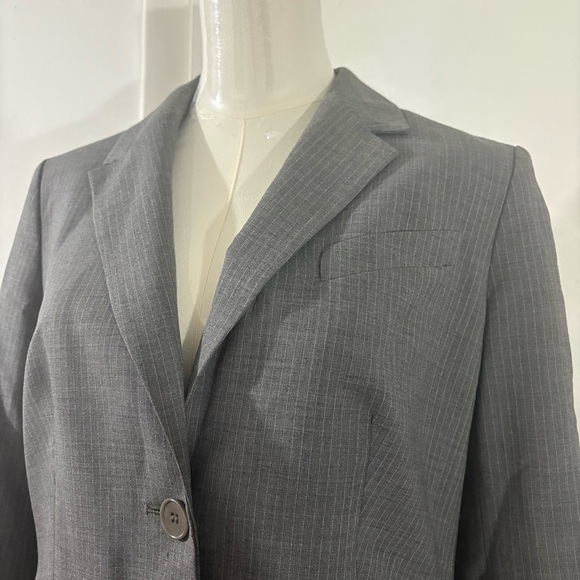 Talbots Wool Charcoal Gray Pinstripe Two Button Blazer Women 12P Classic - Picture 2 of 13